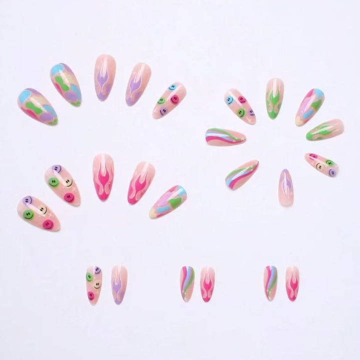 Kreatives Kunstnagelset mit verspielten 3D-Motiven Karnz