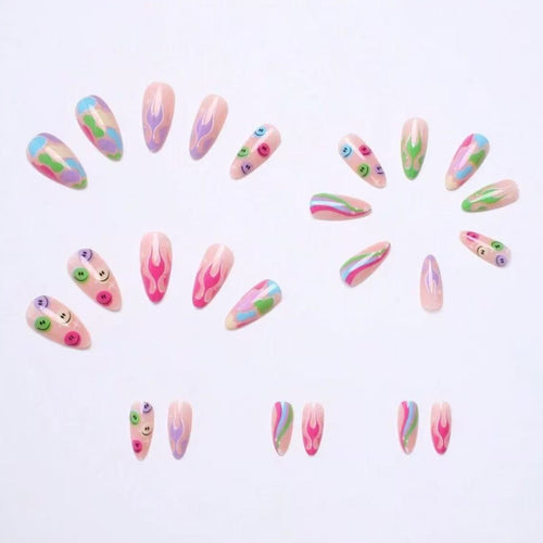 Kreatives Kunstnagelset mit verspielten 3D-Motiven Karnz
