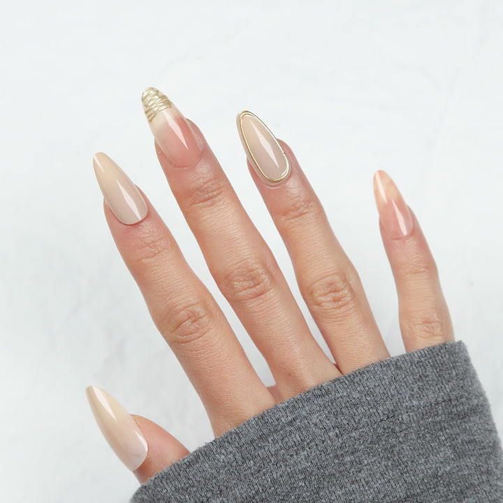 Elegantes Stiletto Press-On Nagelkunst Set Karnz