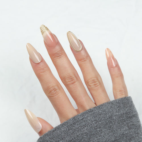 Elegantes Stiletto Press-On Nagelkunst Set Karnz