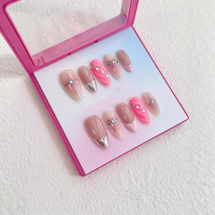 Luxuriöses Press-On-Nagelkunst-Set mit dekorativen Edelstein- und Schleifenakzenten