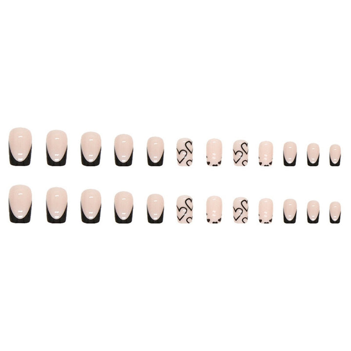 Elegante Herzmuster Nagelkunst Karnz