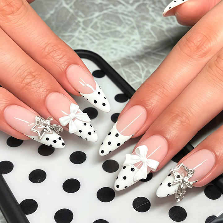 Elegante Stiletto Press-On Nagelkunst Tipps Karnz