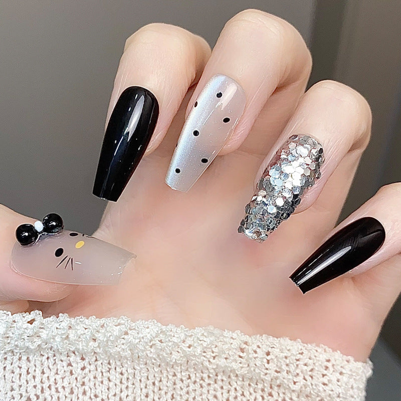 Künstlerisches Press-On Nagelset mit Glitzer und Charakterdesign Karnz