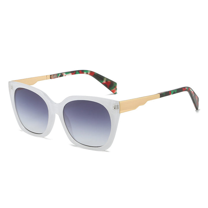 Damen Oversized-Sonnenbrille mit elegantem transparentem Rahmen und goldenen Akzenten Karnz
