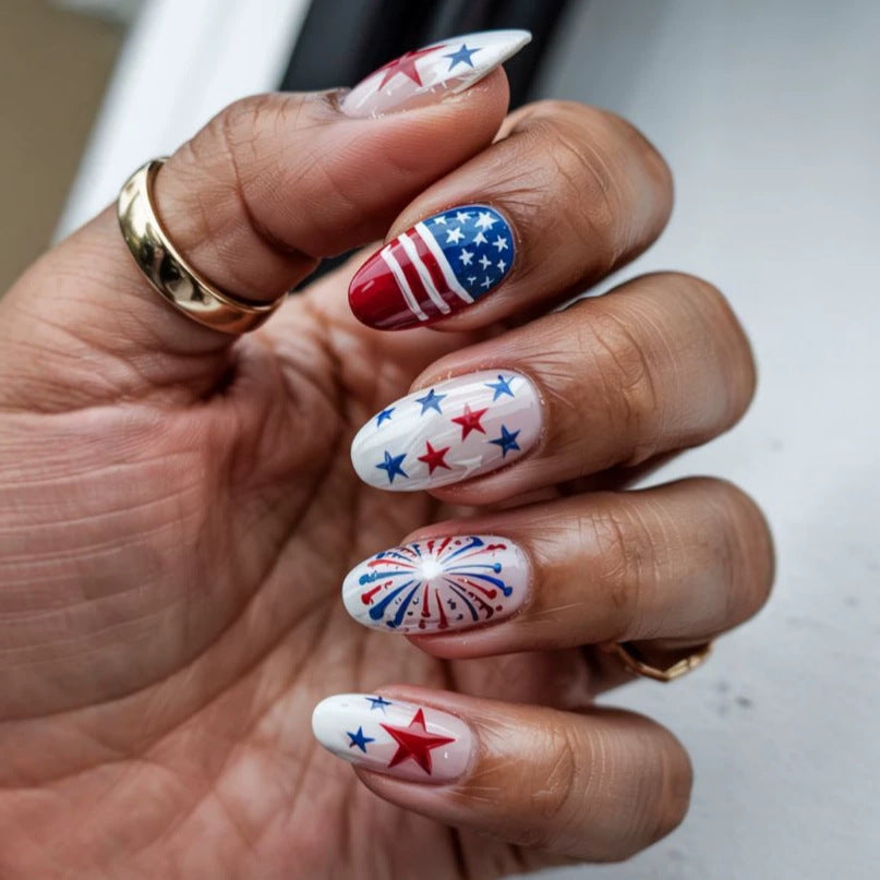 Kreatives Nageldesign Karnz