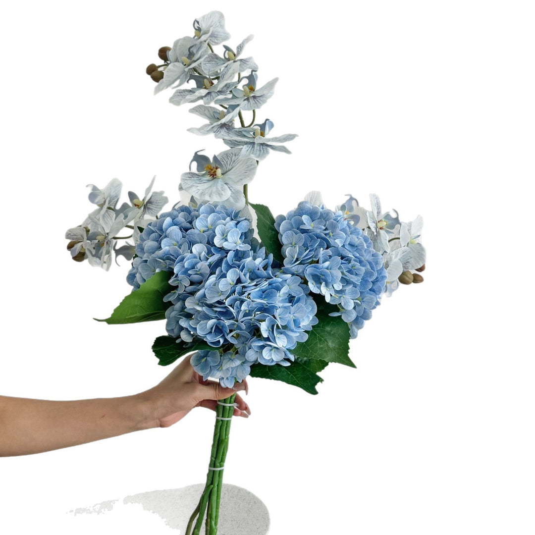 Luxuriöser Kunstblumenstrauß mit blühenden Orchideen Karnz