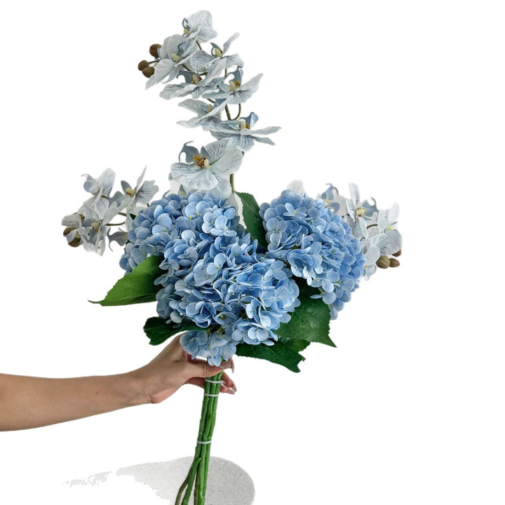 Luxuriöser Kunstblumenstrauß mit blühenden Orchideen Karnz