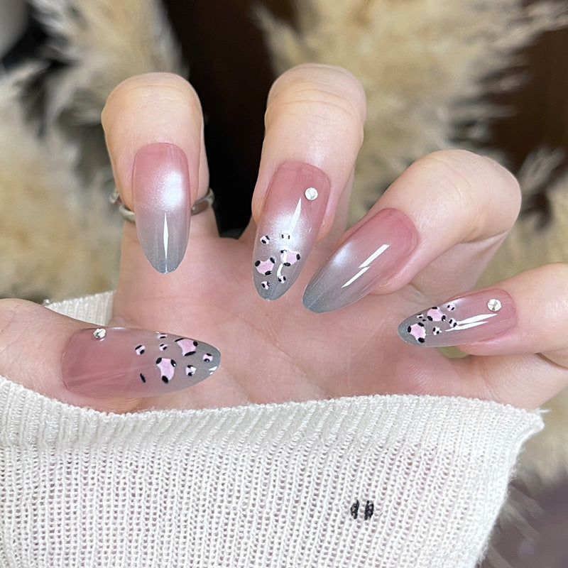 Dekoratives Ombre-Nagelkunst-Set Karnz