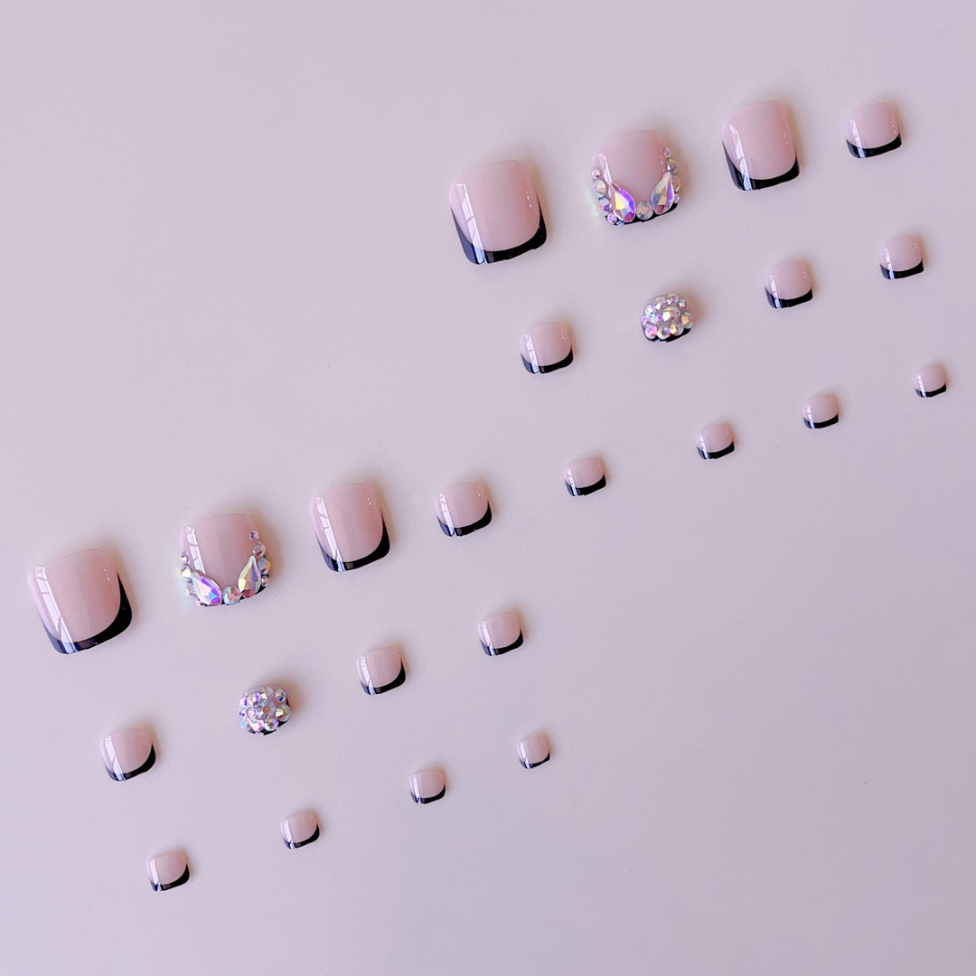 Fußnagelkunstset mit glamourösen 3D-Verzierungen und eleganten Akzenten Karnz