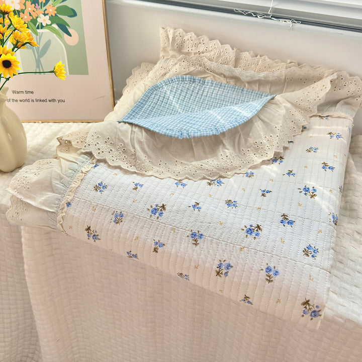 Gepolsterte Blumen Wende-Decke mit Ösen-Spitzenrüsche