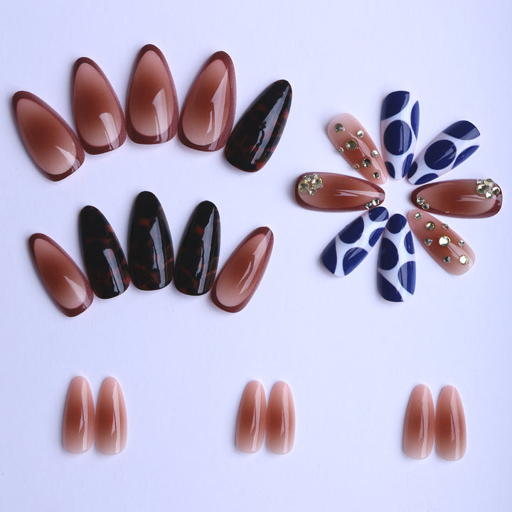 Künstliche Stiletto Fingernägel mit Extravagantem Design Karnz