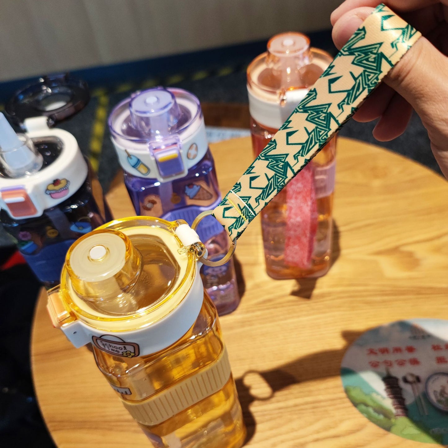 Damen kreative Trinkflasche mit innovativem Sichtfenster und Motivationsmarkierungen Karnz