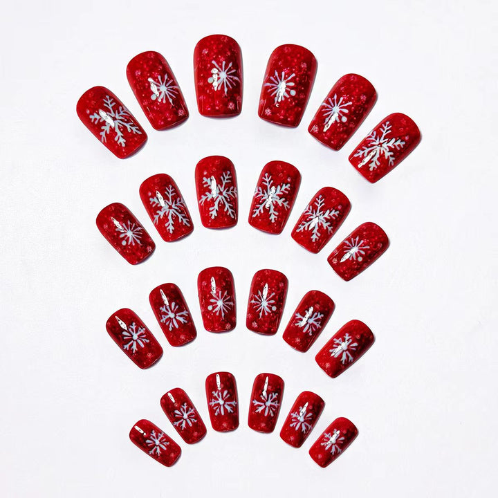 Kreative Nagelkunst mit Festlichem Schneeflocken-Design Karnz