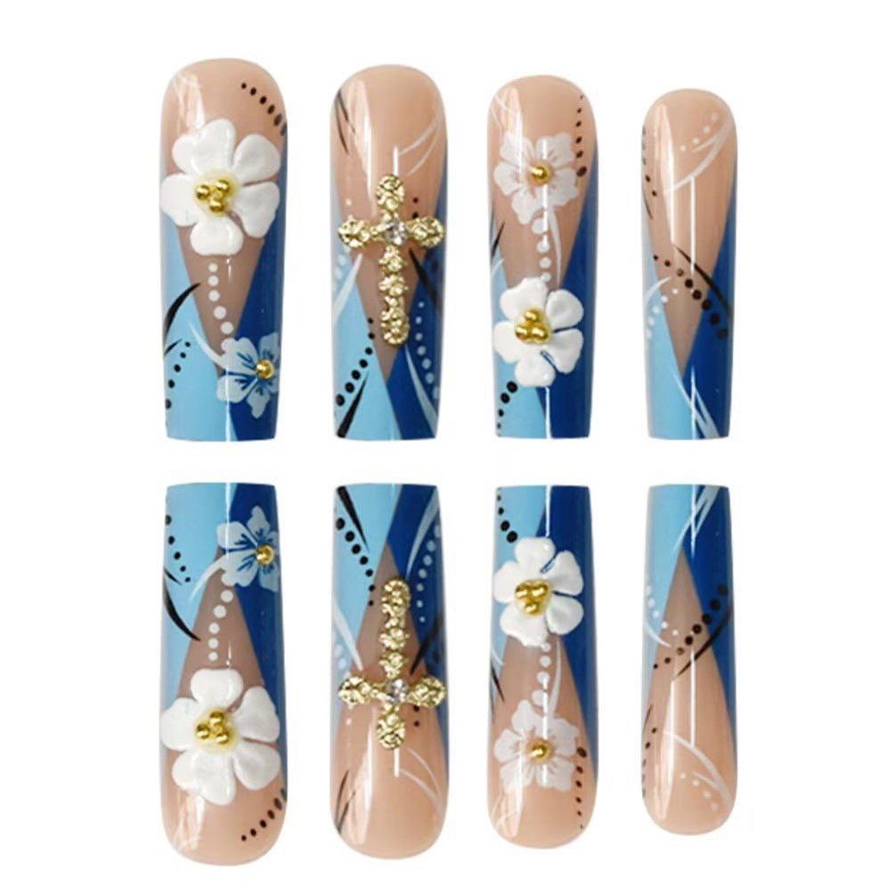 Künstlerische Nagelkunst Karnz
