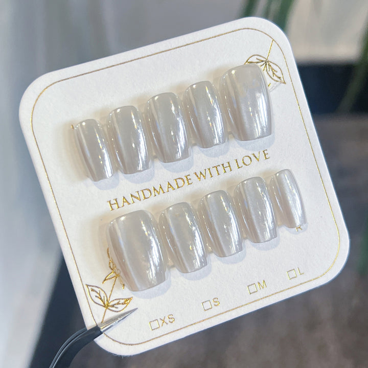 Künstliche Nagelkunst mit glänzender Oberfläche Karnz
