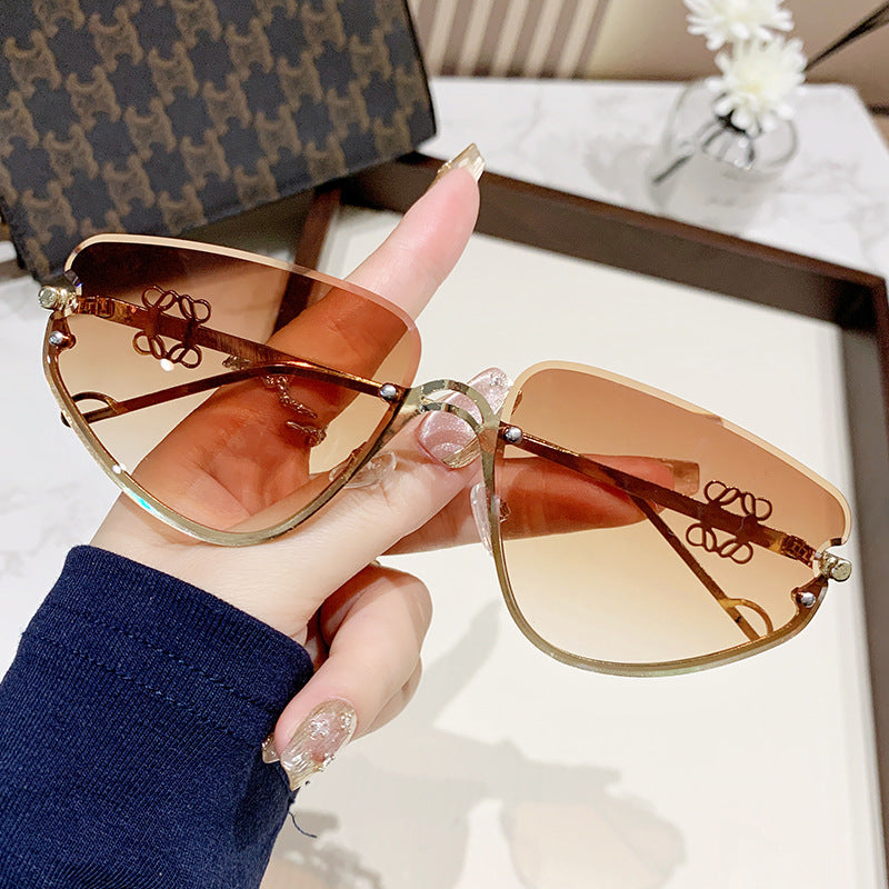 Damen extravagante Sonnenbrille mit modernem, geometrischem Rahmen Karnz