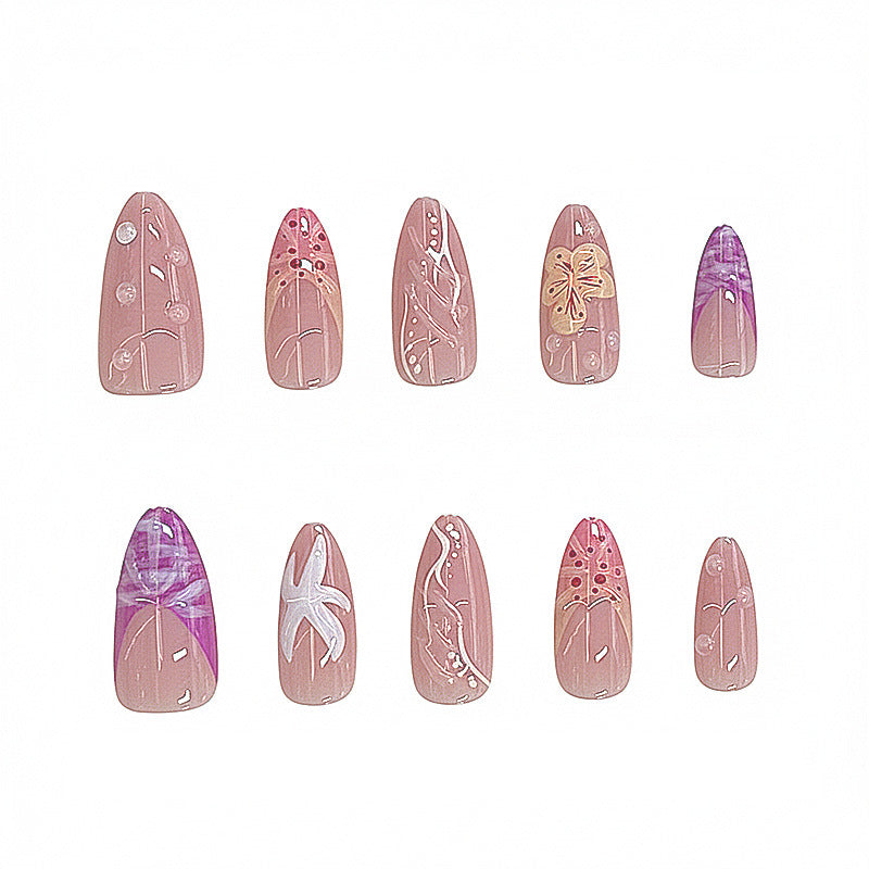 Künstlerisches floral Press-on Nageldesign Karnz