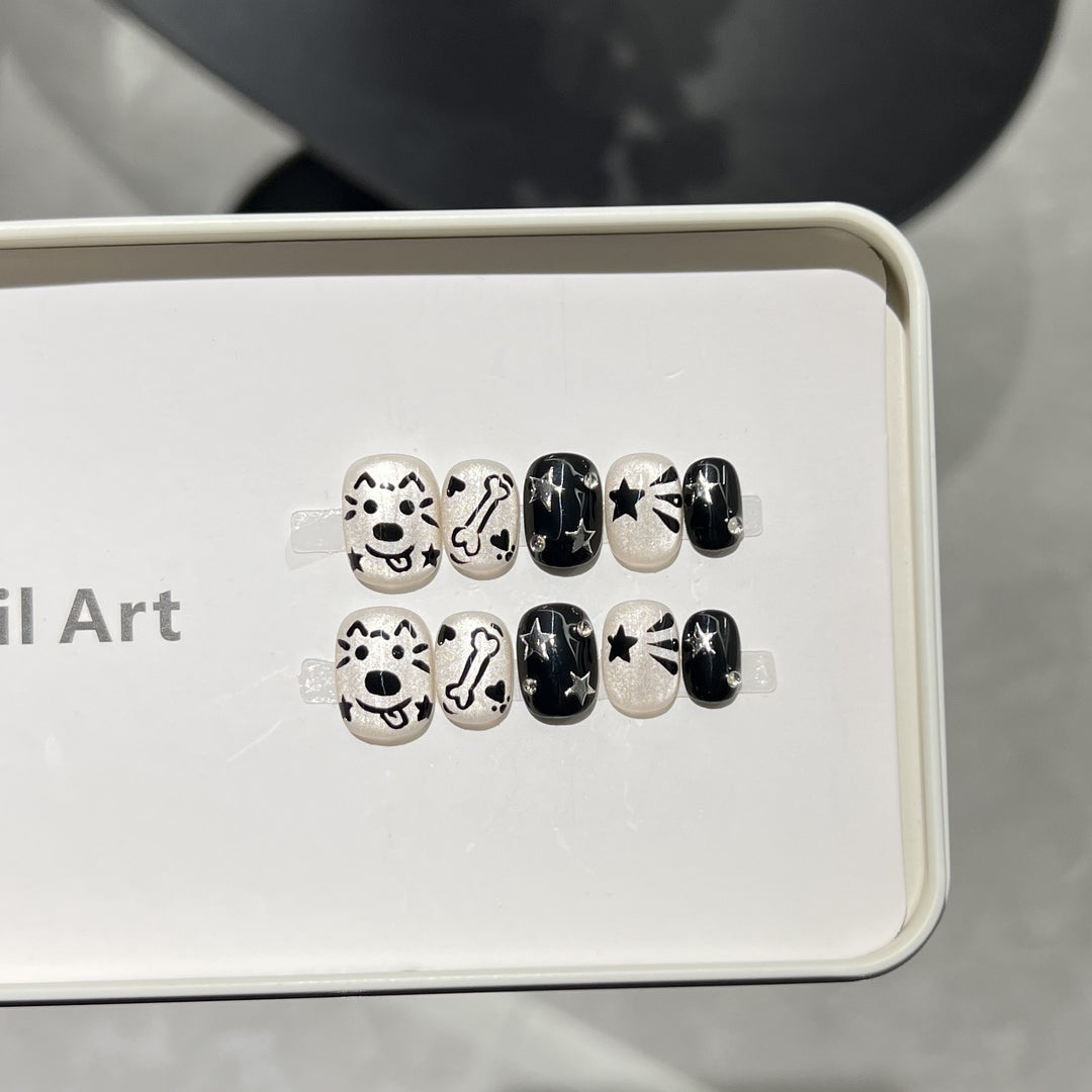Verspieltes thematisches Press-On-Nagelset Karnz