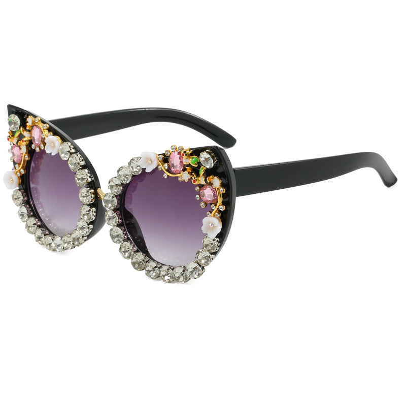 Damen Herzförmige Sonnenbrille mit funkelnden Akzenten Karnz