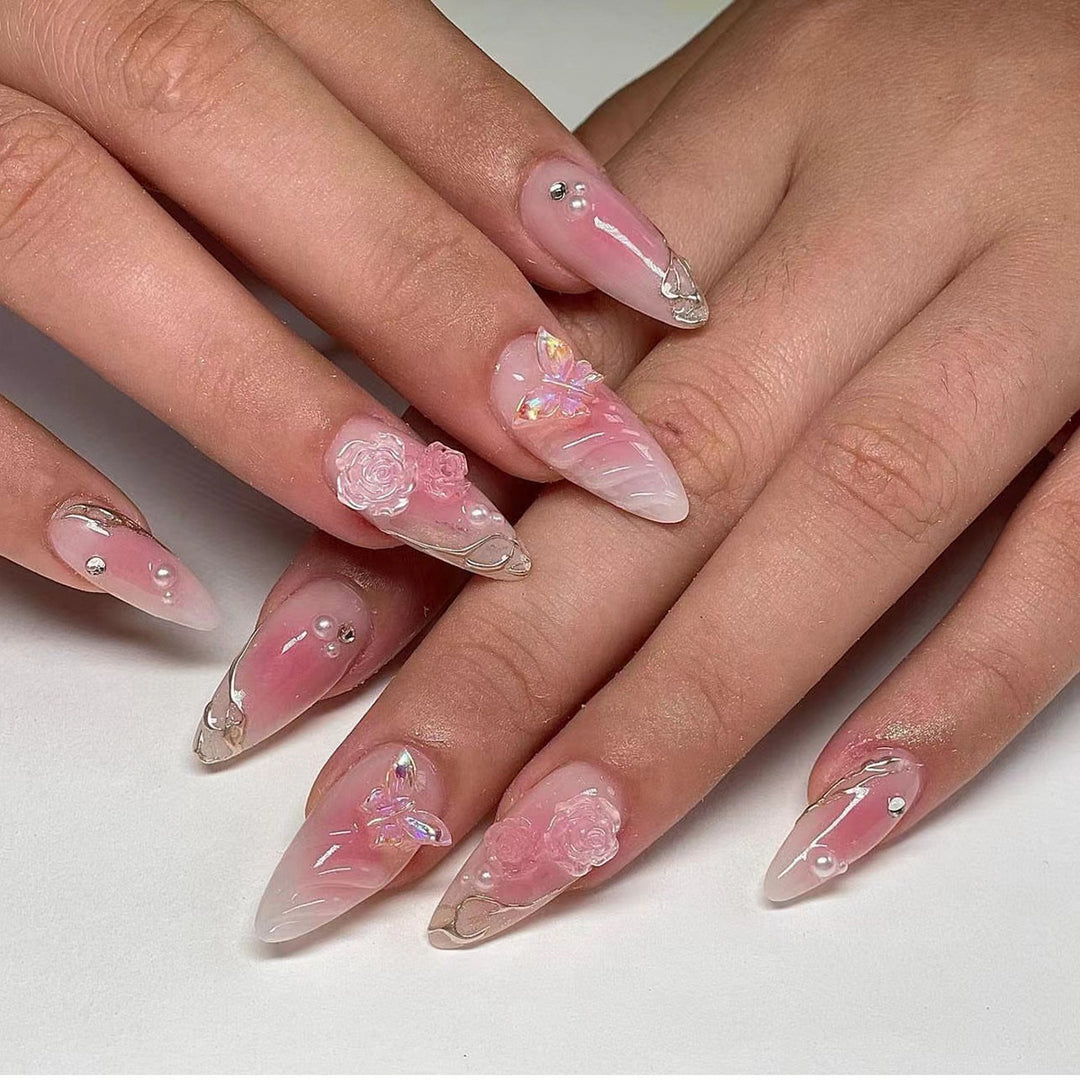 Künstlerische florale Nagelverlängerungen Karnz