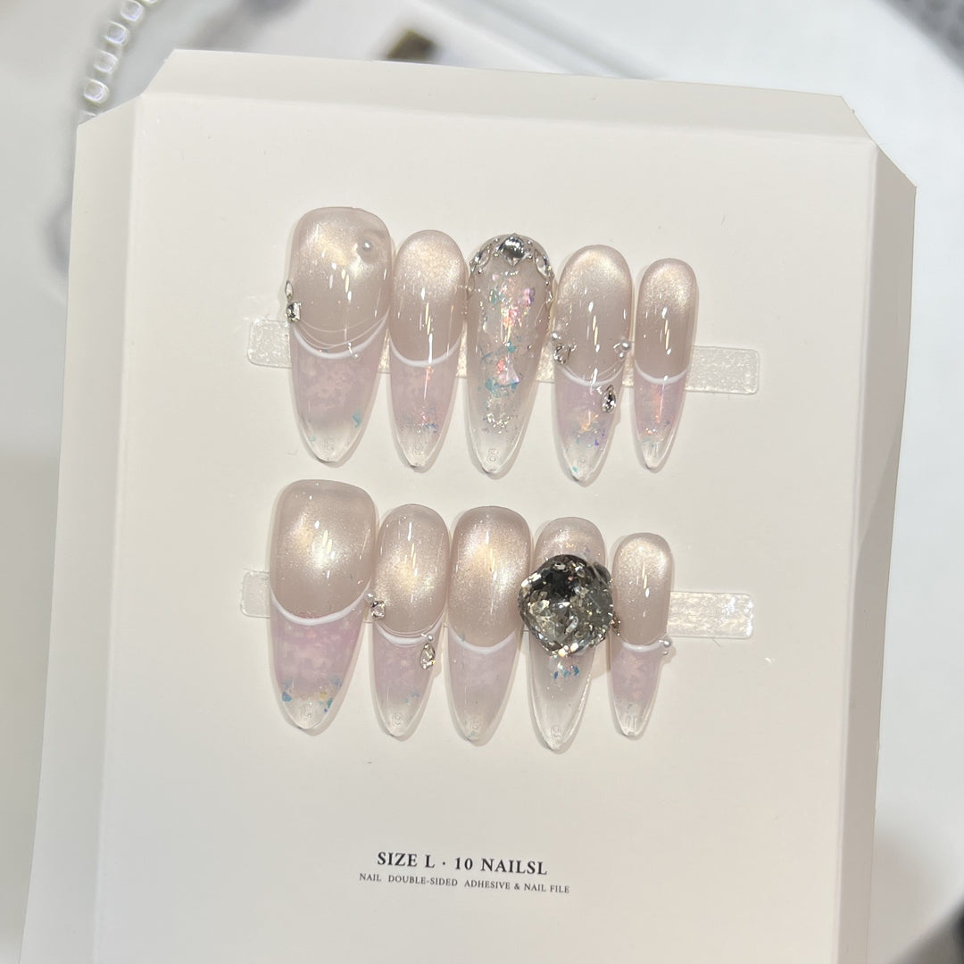 Elegantes Press-On Nagelkunstset mit dekorativen Verzierungen