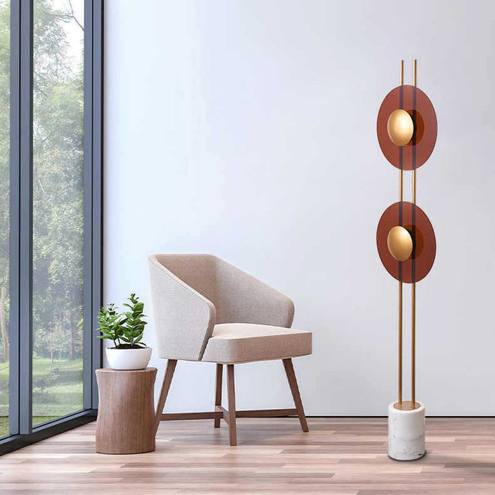 Skulptural Stehlampe mit Marmorbasis und runden Akzenten