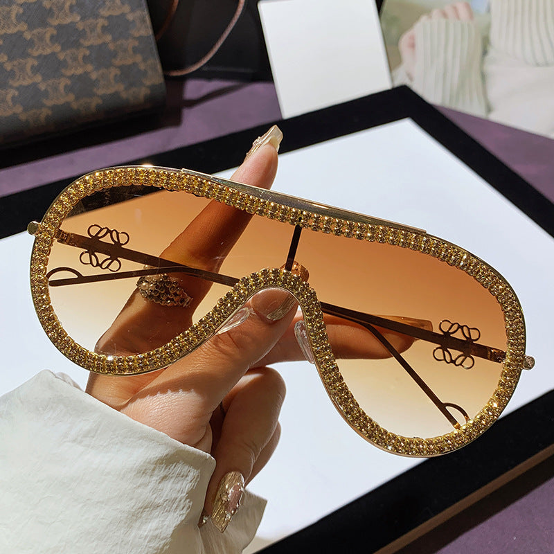 Damen Glamouröse Oversized-Sonnenbrille mit strassbesetzten Akzenten Karnz