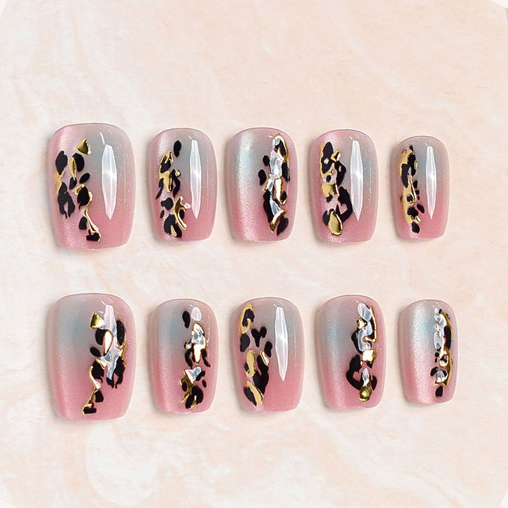 Künstlerisches Press-On Nagelset mit floralen Akzenten Karnz