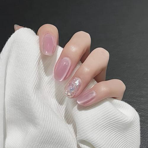 Elegante Kunstnägel mit Glitzer-Details Karnz