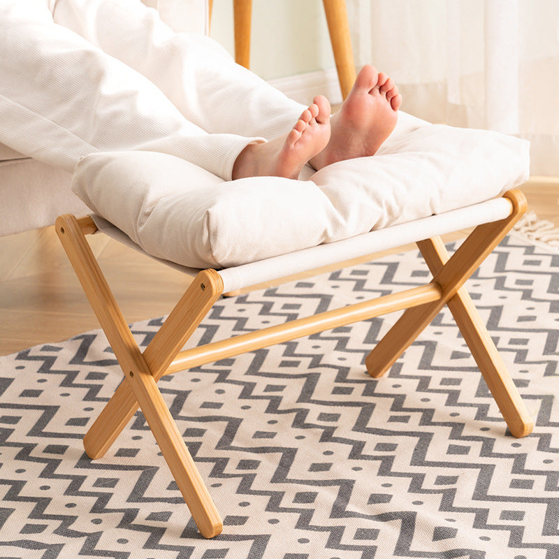 Faltbarer Hocker Mit Gepolstertem Sitz Und Stabilem Holzgestell Karnz