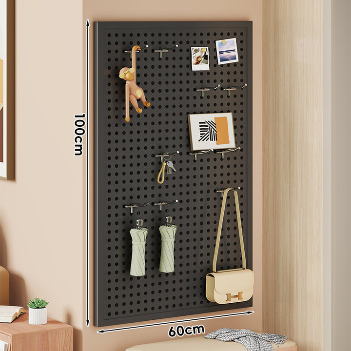Wandmontiertes Lochplatten-Organisationspaneel mit modularen Haken