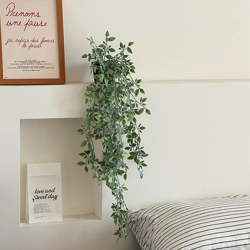 Lebensechte hängende Eukalyptus-Pflanze