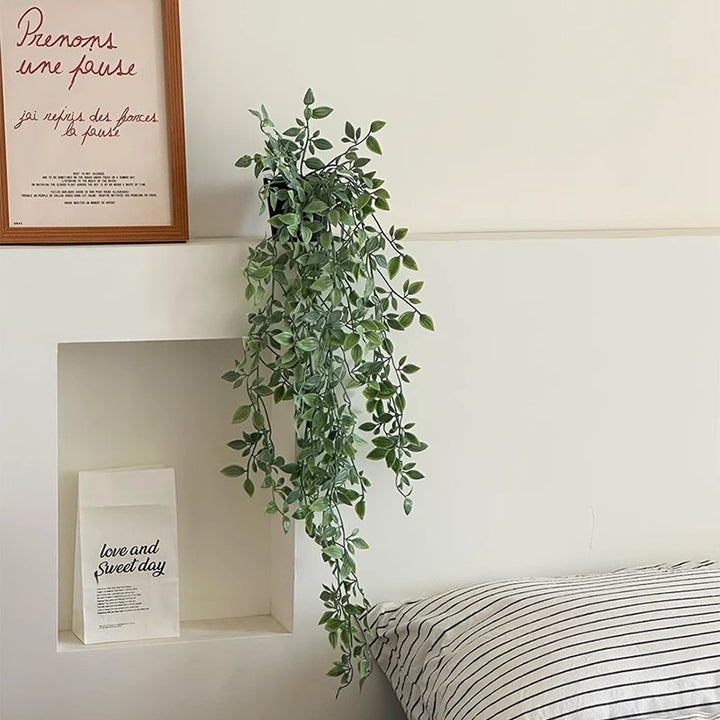 Lebensechte hängende Eukalyptus-Pflanze