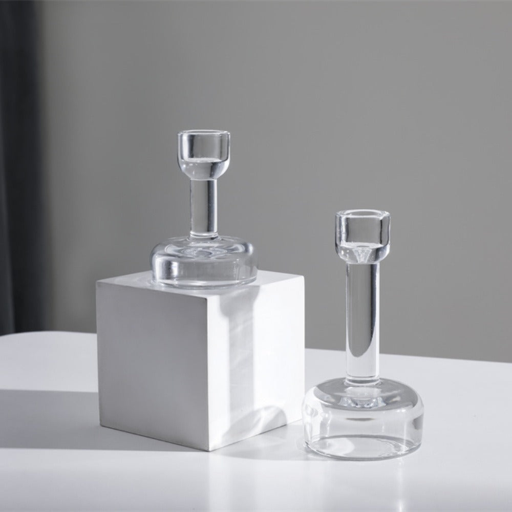 Minimalistische klare Glas-Taper-Kerzenständer-Paar mit gewichtetem Sockel Karnz