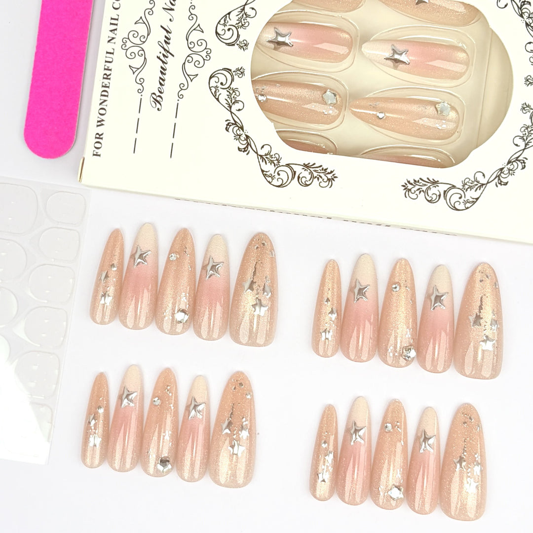 Glamouröse 3D Nagelstyles Karnz