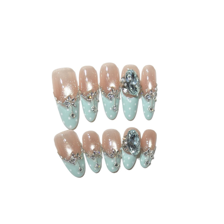 Elegantes dekoratives Press-On-Nagelset mit Edelsteinakzenten Karnz