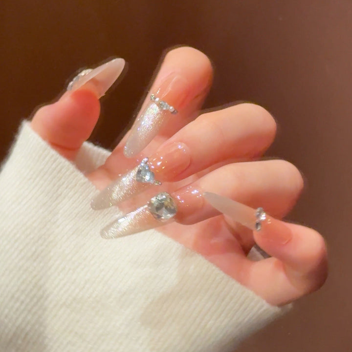 Glamouröse dekorative Press-On Nagelverlängerungen Karnz