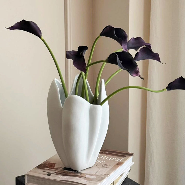 Skulpturale Matte Keramische Blütenrand Dekorative Tischvase