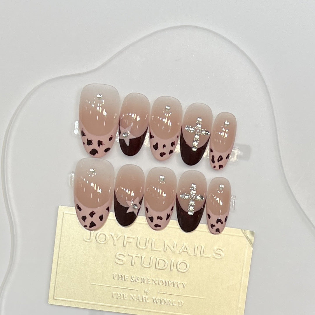 Stylisches Press-On Nagelkunst Set