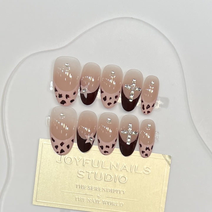 Stylisches Press-On Nagelkunst Set