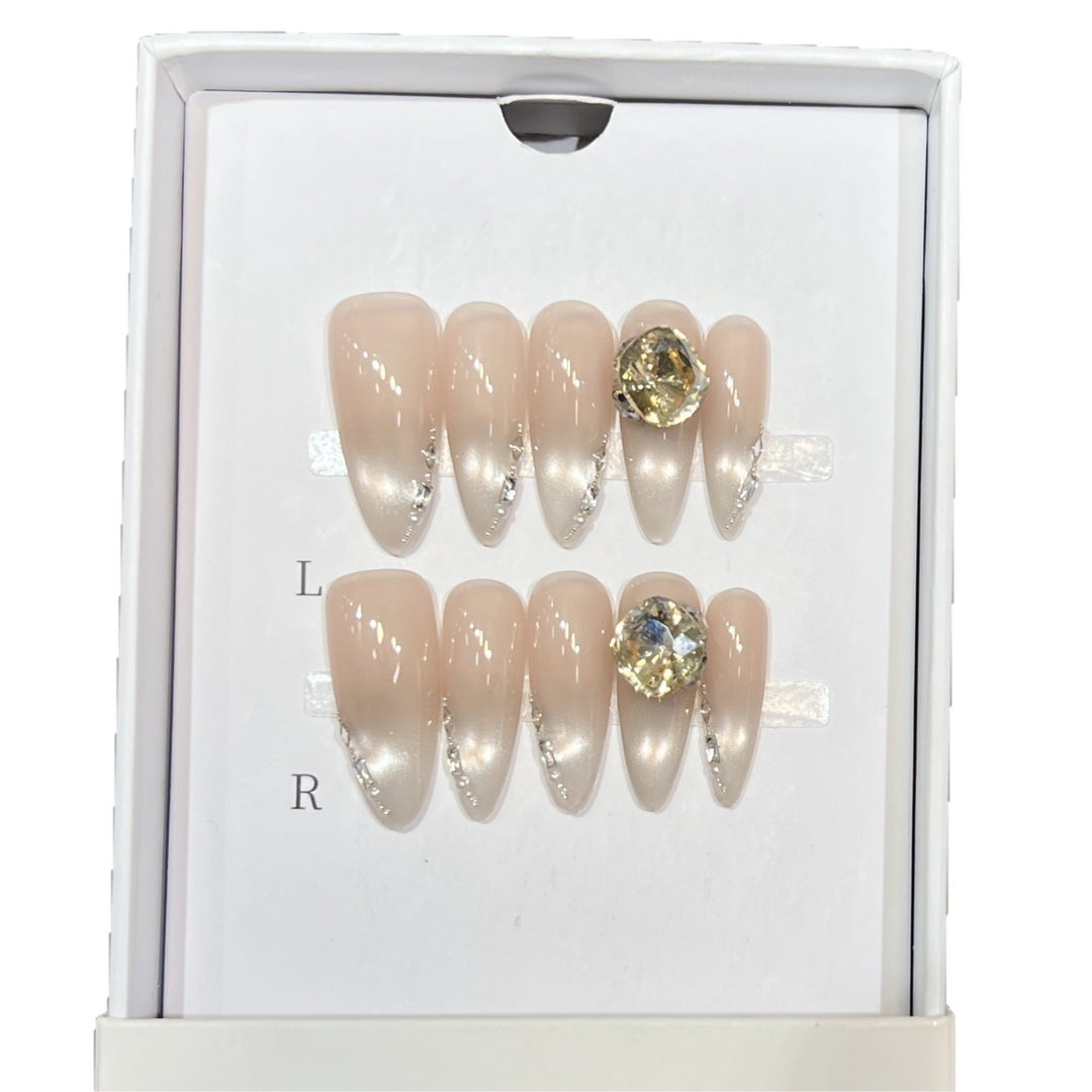 Elegantes Stiletto-Nagelkunst-Set mit Kristallverzierungen Karnz
