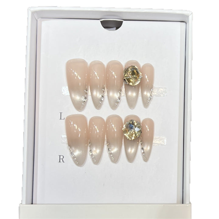 Elegantes Stiletto-Nagelkunst-Set mit Kristallverzierungen Karnz