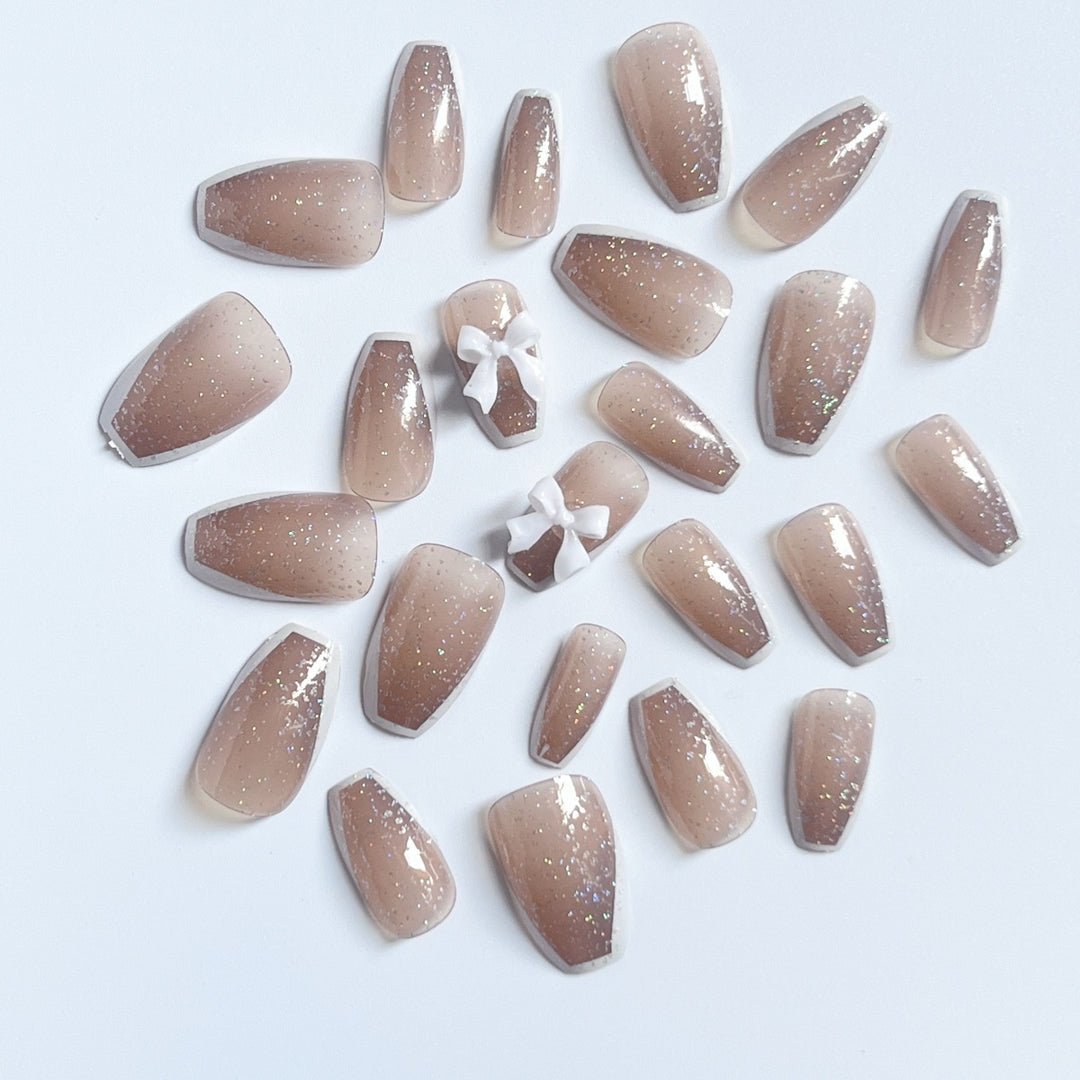 Glamouröse Glitzer-Nagelkunst Karnz