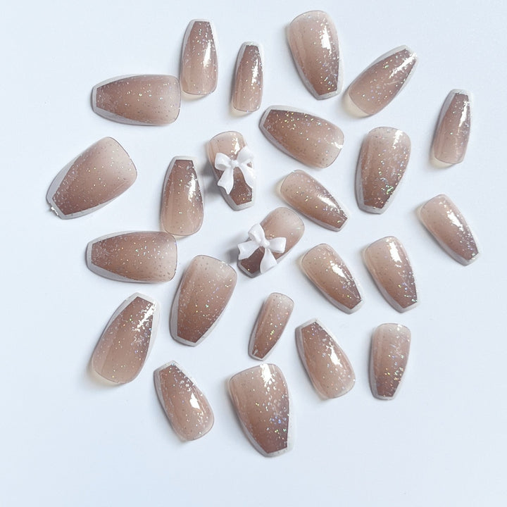 Glamouröse Glitzer-Nagelkunst Karnz