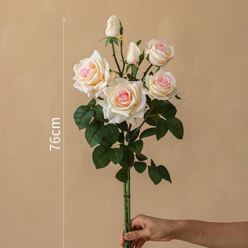 Elegante synthetische Rosenbouquet