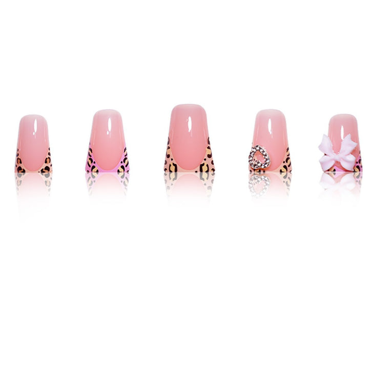 Dekoratives thematisches Press-On-Nagelset Karnz