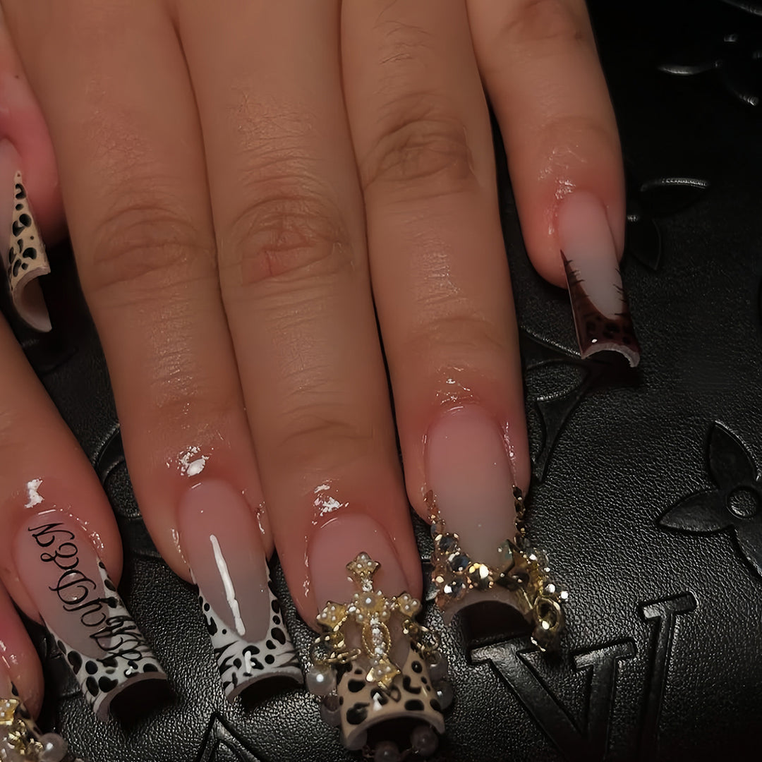 Künstlerische Luxus-Nagelverlängerungen Karnz