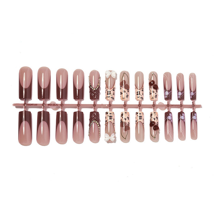 Kunstnagelset mit floralem und glamourösem Design Karnz