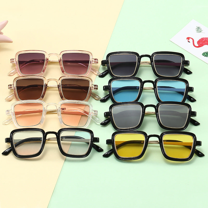 Damen quadratische Sonnenbrille mit transparentem Rahmen und goldenen Akzenten Karnz